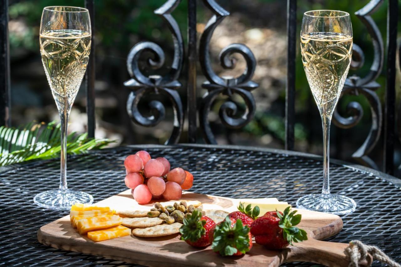 Arsenic And Old Lace Bed & Breakfast Inn Eureka Springs Ngoại thất bức ảnh